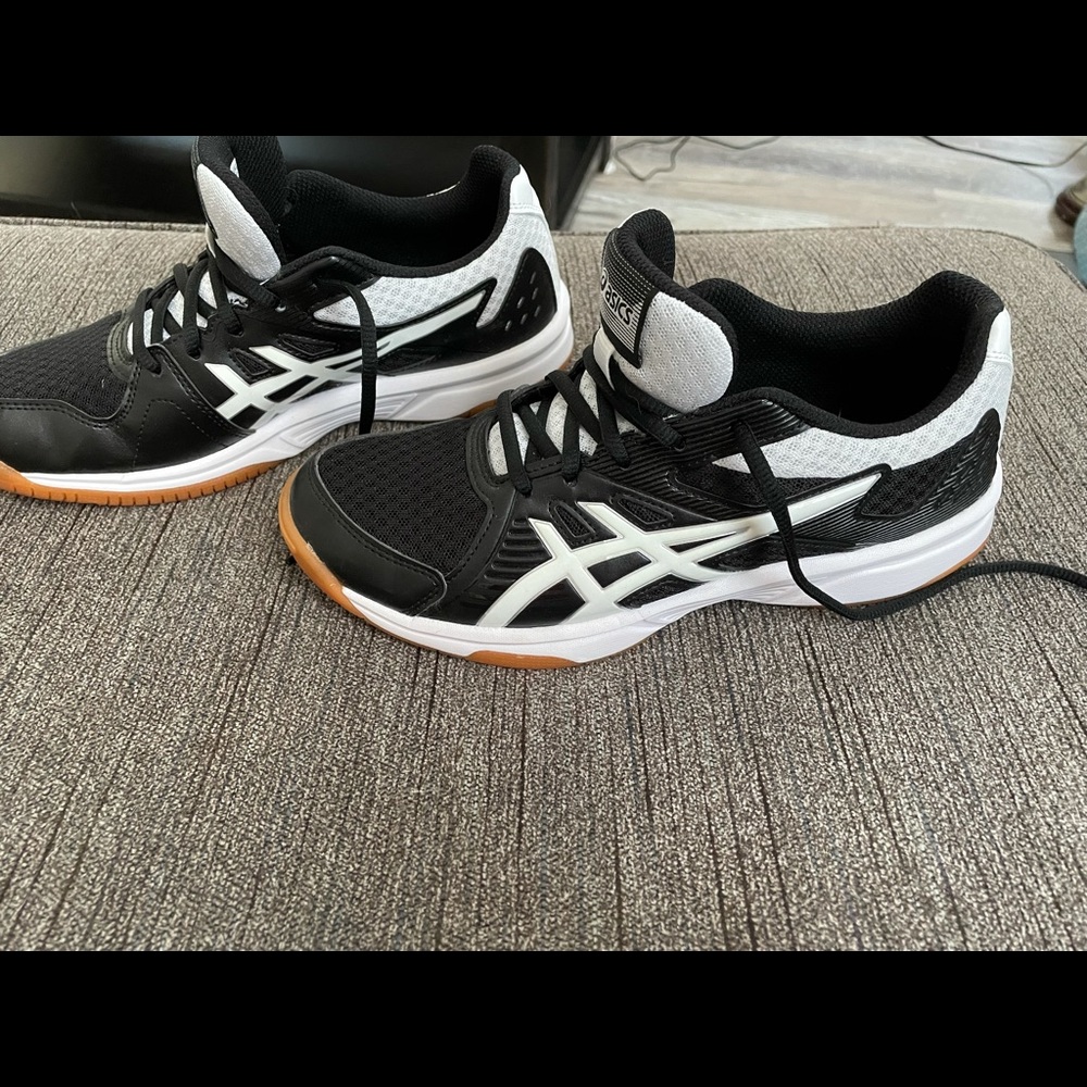 Court shoes 7.5 ASICS women’s worn twice indoors.